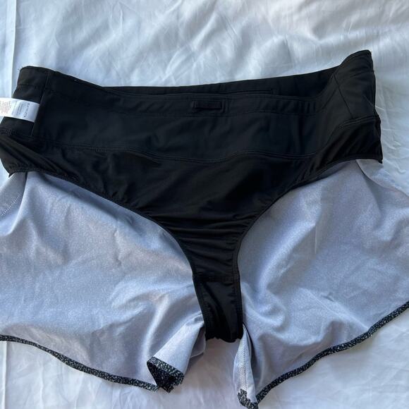 Athleta Women's Run With It 3.5" Athletic Short in Static Black - Picture 5 of 7